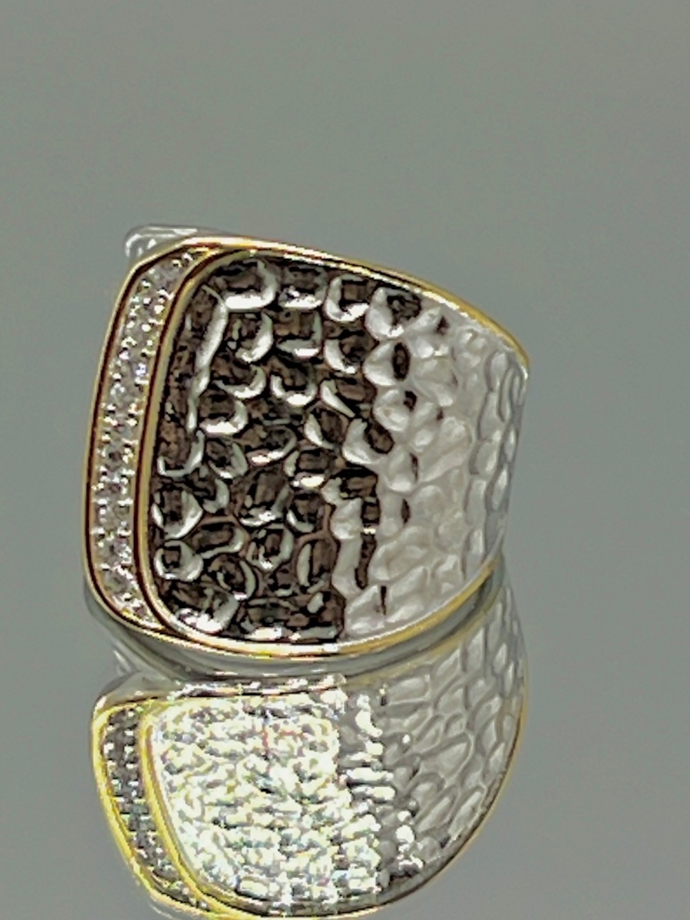Womens Sterling Silver Cubic Zirconia Two Tone Hammered Overlapped Ring